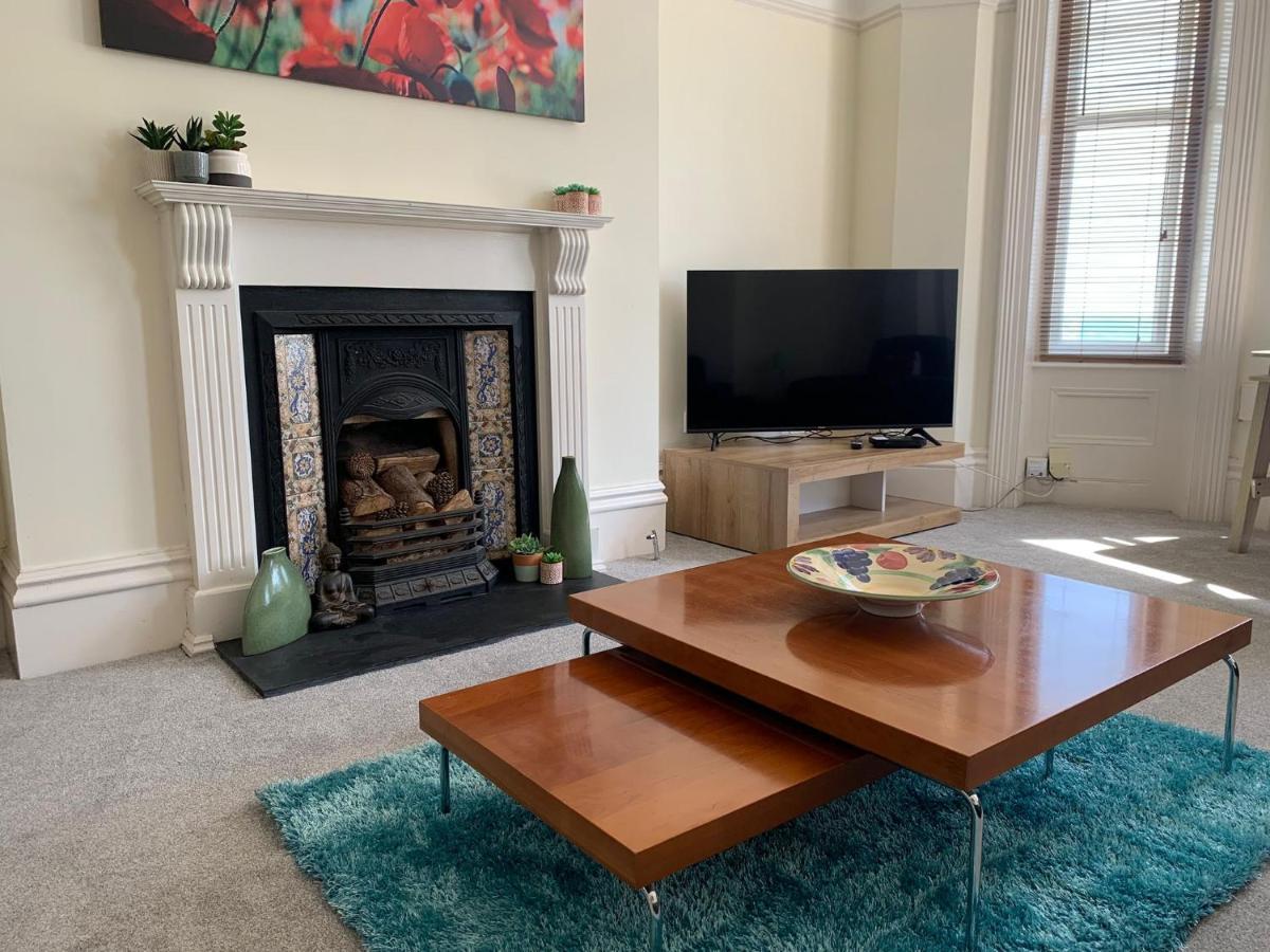 Beachfront Apartment With Bbq Sun Deck Bornemouth Extérieur photo