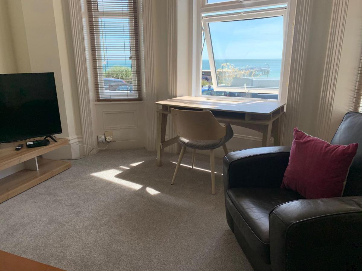 Beachfront Apartment With Bbq Sun Deck Bornemouth Extérieur photo