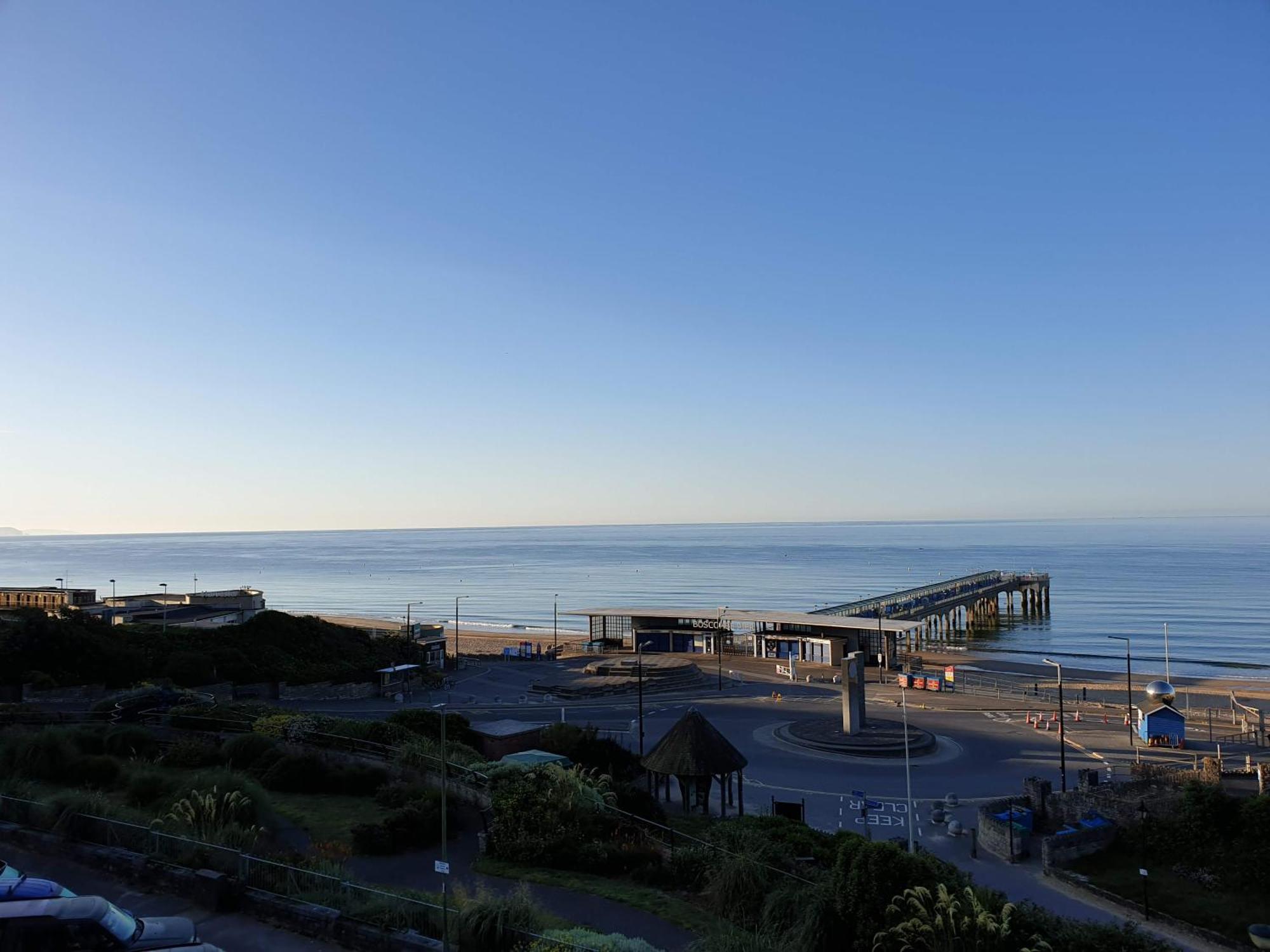 Beachfront Apartment With Bbq Sun Deck Bornemouth Extérieur photo
